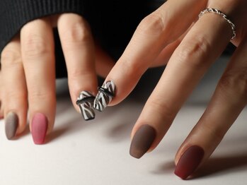 ネイル トモダ(nail Tomoda)/RED MAG & zebra