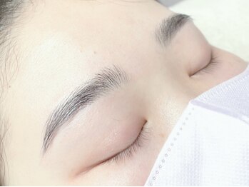 シリーラッシュ 自由が丘南口の写真/【ワンポイントアドバイスも有り☆ 】悩み多い眉毛を当店プロ達が美しく整えます!定期メンテで常に美眉に♪