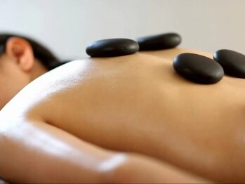 癒し館の写真/頑張る自分にリーズナブルな贅沢を♪厳選アロマオイルで足先～首まで徹底ケア！冷え・むくみも解消へ導く◇