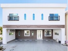 La cachetteの雰囲気(駐車場は店舗前に4台)