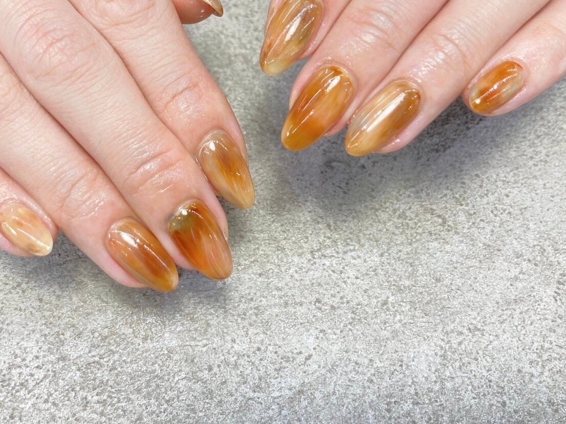 2025年-2026年冬トレンド】オレンジブラウンのネイルデザイン集｜人気
