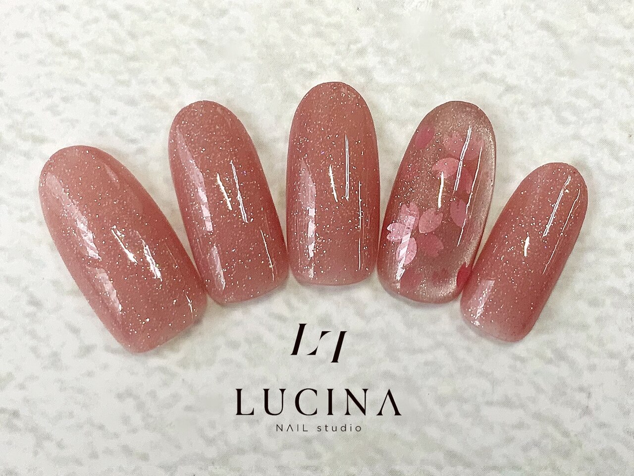 2026年冬トレンド】マグネットジェルのネイルデザイン集｜人気順