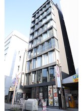 栄駅から徒歩3分という便利さ☆