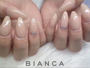 ワンポイントベージュネイル