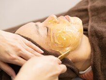 アクーディアサロン 高崎店/松ヤニパック施術の様子