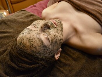 エレマヴィ(ele mavie)の写真/丁寧にカウンセリングを行い、お客様のお悩みへ的確にアプローチ！ツヤのある健康的な肌を目指しましょう♪
