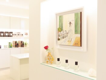 アムール(Amour)/白基調のサロンでリラックス