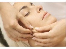 エステティックサロン メイクアップ/肌がほぐれるのを実感！