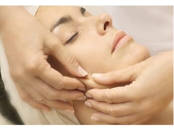 エステティックサロン メイクアップ/肌がほぐれるのを実感！