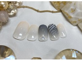 ゼブラ柄ネイル