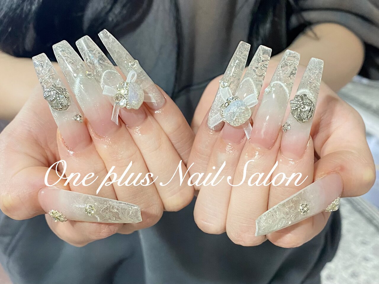 2026年冬トレンド】ストーン スーパーロングのネイルデザイン集｜人気