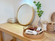 スリーサロン(THREE salon)の雰囲気（施術室の中に化粧台があるため、完全プライベート空間♪）