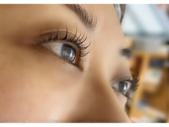 アリクシア(Alyxia)/しっかりカールでマツエクいらず