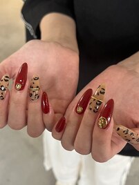 ヒョウ柄華やかネイル