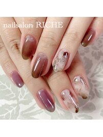 透け感ニュアンスネイル