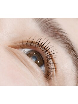 ナチュラル上品な目元にしたい