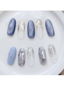トトネ(TOTONE)の写真/大人の夏アートネイル◎季節感を楽しみながら上品さと涼しげな色味やきらめき、透明感のあるデザイン