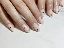 ムー(moo)/手描きハートネイル