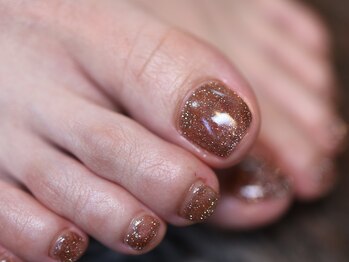 クロ(KURO)/ブラウンフラッシュフットネイル