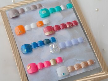 ラメール(Lamel)の写真/サンダルから覗くお洒落を*圧倒的高技術×好きが見つかる豊富なカラーパーツ*ハンドネイルが出来ない方にも