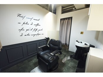 ラヴィニュースタンダードバーバー 浜松町本店(LAVIE NEW STANDARD BARBER)/プライベートな個室空間