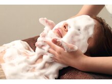 フェイシャルエステ【選定したこだわりクレンジング・洗顔を★ベテランスタッフが繊細なお肌を優しく施術】