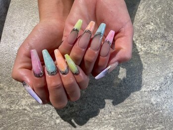 ラウンジ渋谷 本店(RounGe SHIBUYA)の写真/【スカルプ＆長さ出しが人気のサロン】スカルプが得意なスタッフが集まる当店で、指先をきれいに華やかに♪