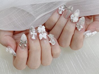 ホワイトクロムガーリーネイル