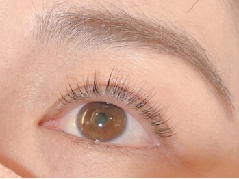 アイサロン ラッシュバー 池田店(eye salon LASH BAR.)の写真/自まつ毛の状態を見極めて、自然な仕上がりに♪モチの良さに定評あり◎一本一本丁寧に施術します☆