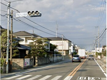 オリーブ ルッカ(Olive Lucca)/【道案内】松山中心方面から(1)