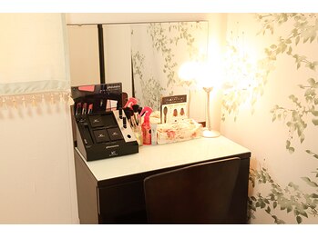 サロン ド ボーテ ラーンジュ 岐阜店(salon de beaut'e L'ange)/ご自由に使えるメイクスペース