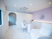 ジュベルビューティー(Jebel Beauty)の雰囲気（ネイルデスクとリクライニングのあるメインルーム※仕切あります）
