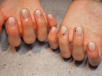 ビューティトリップ(Beauty TRIP)/シンプルにちょこっとスタッズ