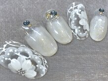 ビービーネイル(BB)/ホワイトフラワーでブライダル