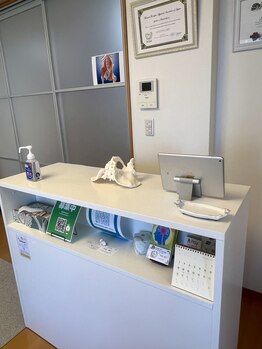 メル(MeRu)/受付カウンターです