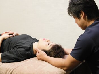 ワークアップ整骨院(WorkUp整骨院)の写真/首肩こりの違和感は姿勢が原因かも?慢性的な猫背、巻き肩改善もできる福岡/薬院のもみほぐし×ジムサロン☆