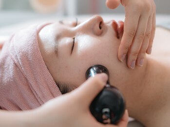 ティパニボーテ(Tipani Beaute')の写真/国際資格有の凄腕サロン★サーマフラクショナルで脂肪を分解,燃焼!エイジングケアしつつシャープな小顔へ♪