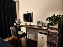 QとWの雰囲気（化粧台【ヘッドスパ/小顔/整体/アロマ/リンパ/エステ/痩身】）