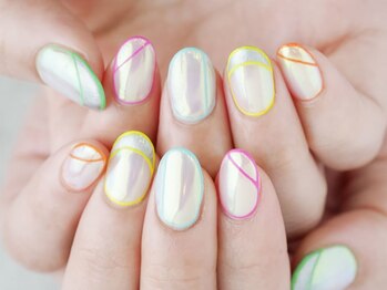 ベラ(BELLA)/蛍光カラーの囲み変形フレンチ