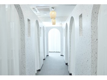 クピド アイラッシュ デザイン(CUPIDO Eyelash Design)の写真/徹底した衛生管理が行き届いた完全個室全6席。2026年1月にリニューアルしたピカピカの店内♪