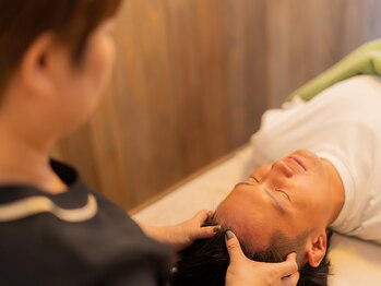 シロクマの冬眠 横内店/ヘッドスパ施術風景