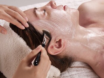 エンネ(En’ne)の写真/“セラピール”で、ふっくらハリ感＆透明感をW実感！年齢とともに気になる乾燥・シミ・肌のくすみに。