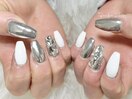 白とメタルネイル
