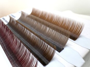 リリー(Lilly)/ブラウンボリュームラッシュ