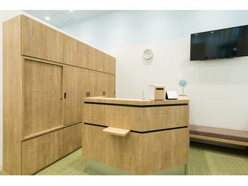 リコア鍼灸接骨院 MEGAドン・キホーテうるま(ReCORE鍼灸接骨院)/受付・待合室