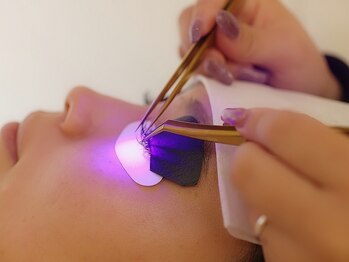 まつげアンドネイル アンジー(ANGIE)の写真/大人女性は楽してキメる♪美しさと長持ちは断然LEDがオススメ!水に強くキープ力抜群!施術後すぐに洗顔OK