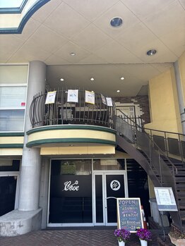 サン(SUN)/サロンは2階にございます