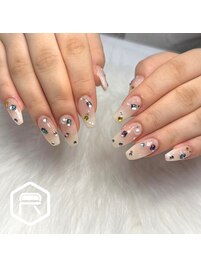 宝石ネイル