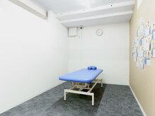筋膜カッパ整体院 広島祇園店の雰囲気（半個室による落ち着いた施術室）