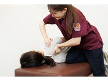 フレスポ 稲毛整骨院/巻き肩にも◎肩甲骨はがし